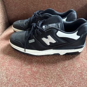 New Balance 550 Classic Black and White Shoes
No ORIGINAL BOX